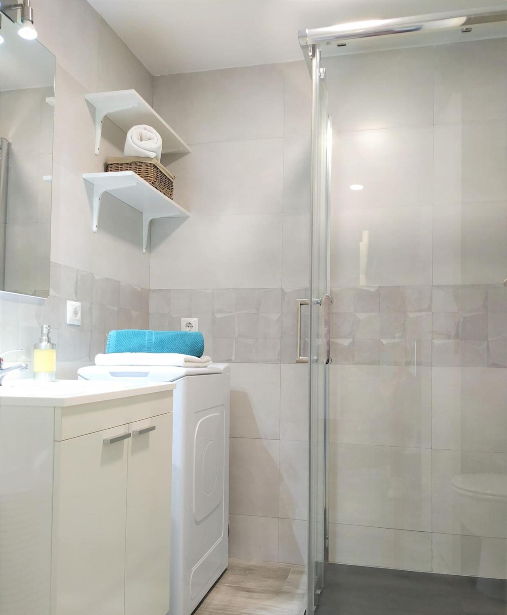 Deluxe Apartment In Benalbeach With Beach Views Benalmadena Bagian luar foto