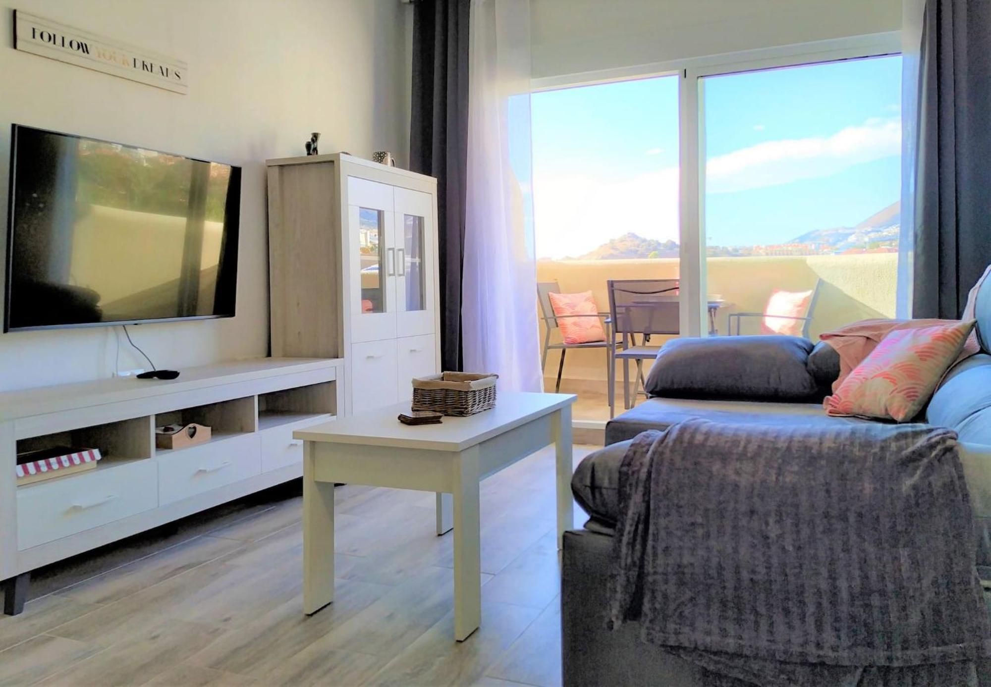 Deluxe Apartment In Benalbeach With Beach Views Benalmadena Bagian luar foto