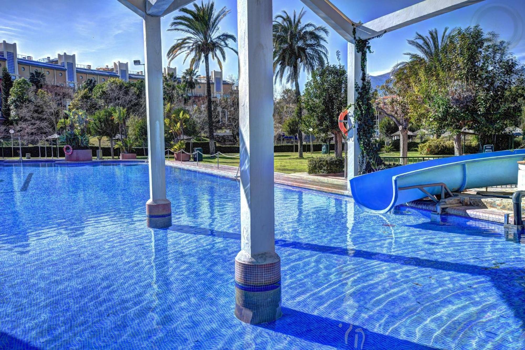 Deluxe Apartment In Benalbeach With Beach Views Benalmadena Bagian luar foto