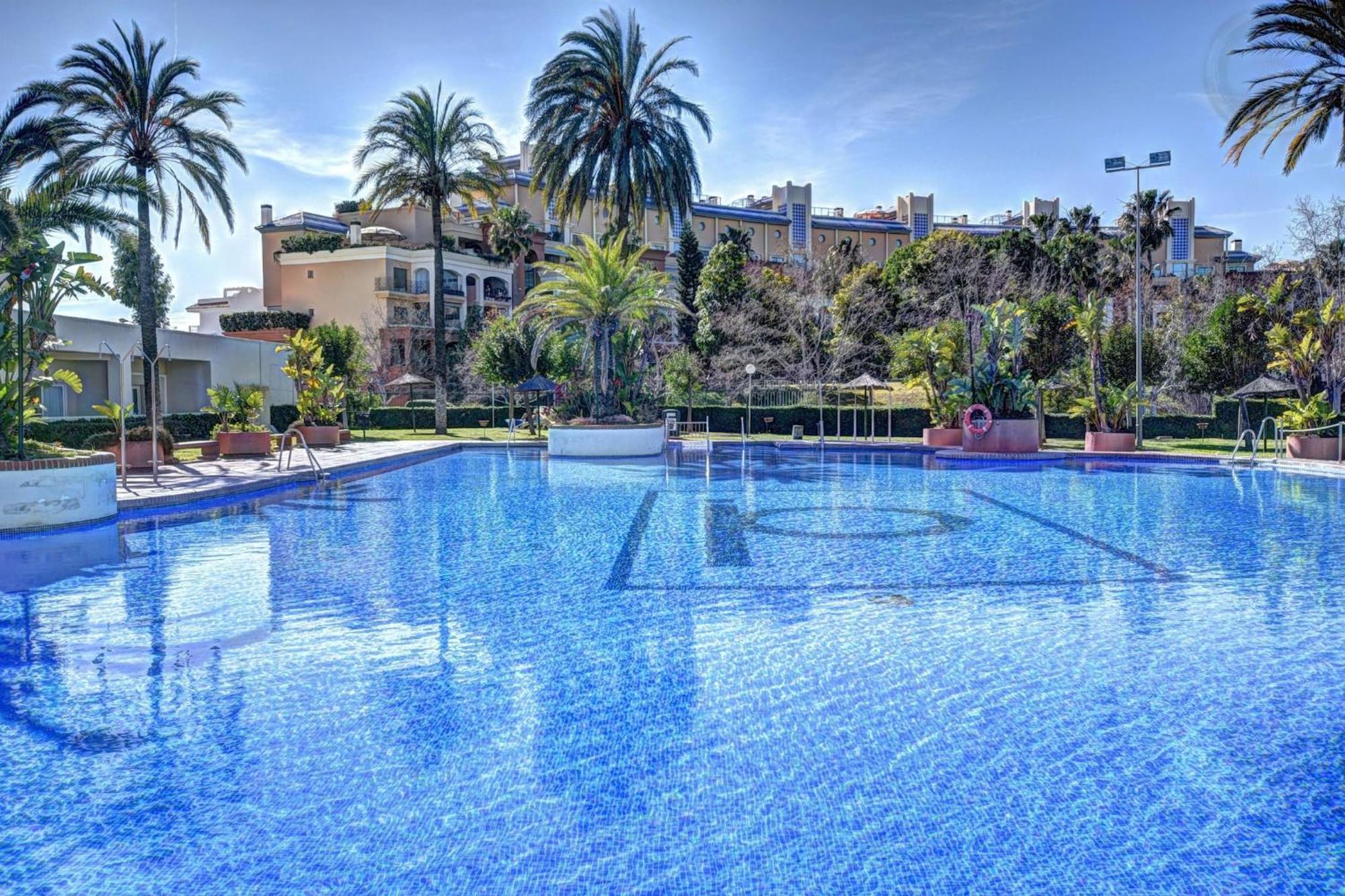 Deluxe Apartment In Benalbeach With Beach Views Benalmadena Bagian luar foto